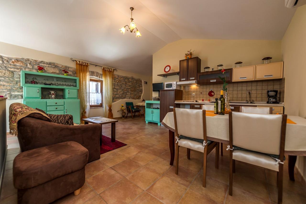 Villa Valtrazza Tar-Vabriga Buitenkant foto